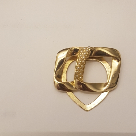 💲5️⃣ in 🛍️of2+  Gold Tone Geometric Ribbon Scarf Clip - Picture 5 of 9